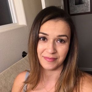 Meet your Posher, Carla